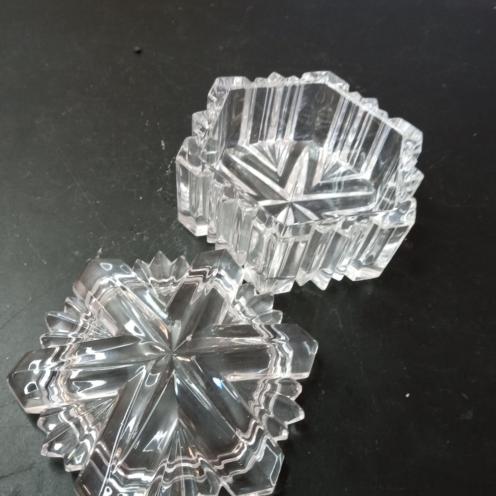 Cristal D Arques France 5" Snowflake Crystal Trinket Box